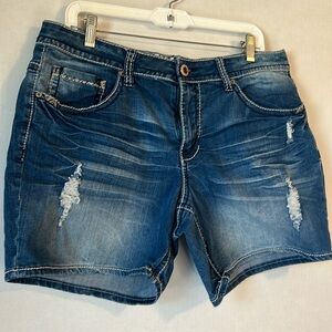 Hydraulic “Sammie “ Boyfriend Distressed Embroidered Denim Shorts Size 15/16